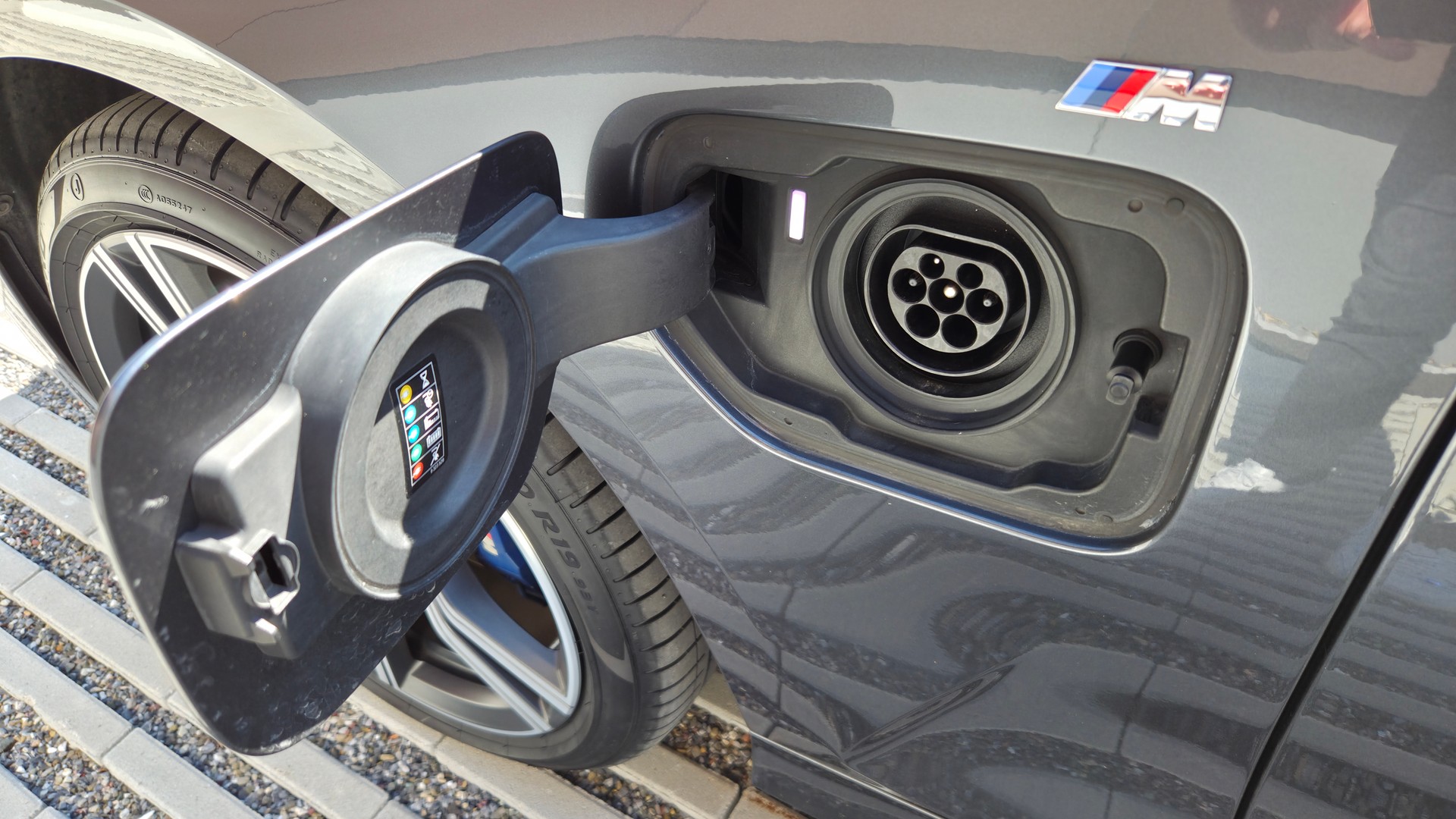 BMW 330e Steptronic M Sport-image-6