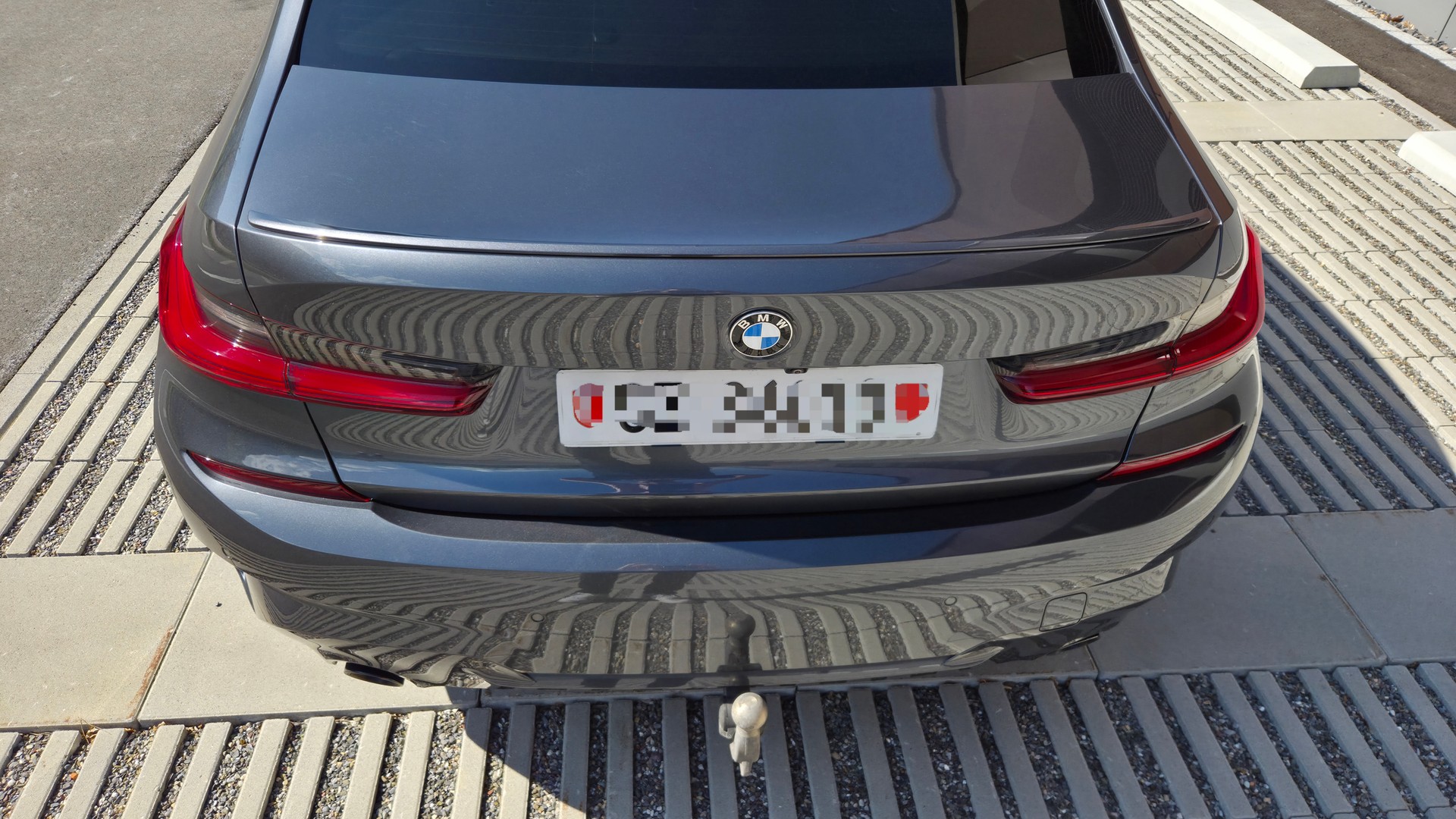 BMW 330e Steptronic M Sport-image-4
