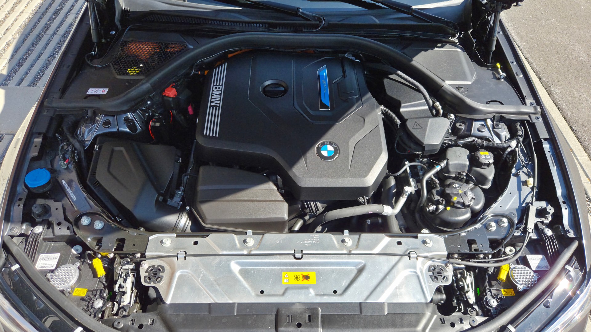 BMW 330e Steptronic M Sport-image-7