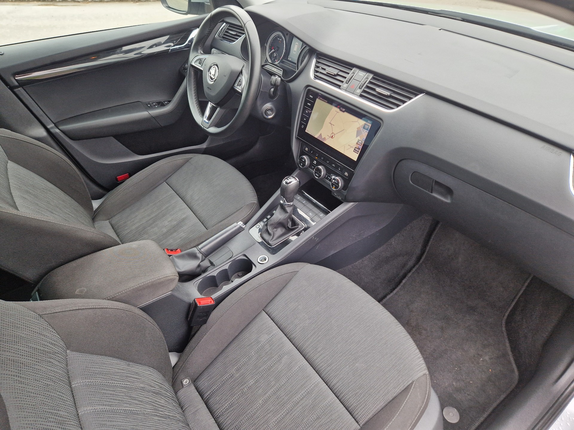 SKODA Octavia Combi 2.0 TDI Soleil 4x4 DSG-image-9