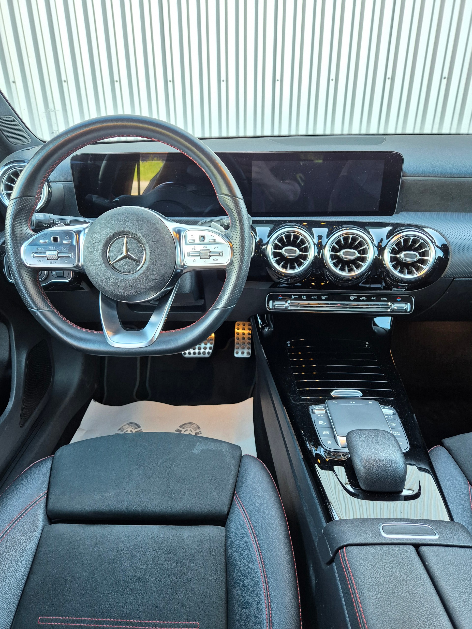 MERCEDES-BENZ A 200 AMG Line 7G-DCT-image-11