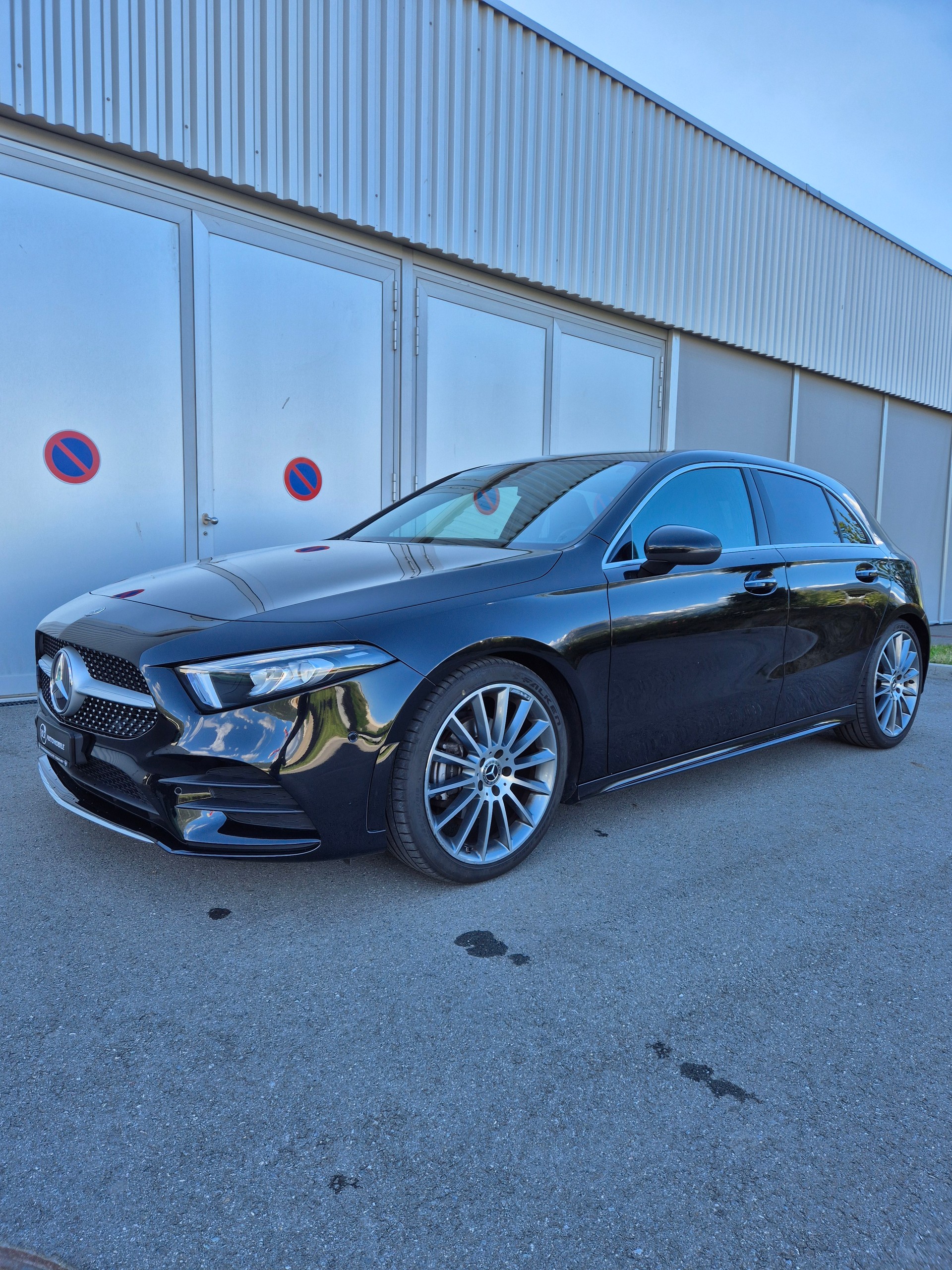 MERCEDES-BENZ A 200 AMG Line 7G-DCT-image-2