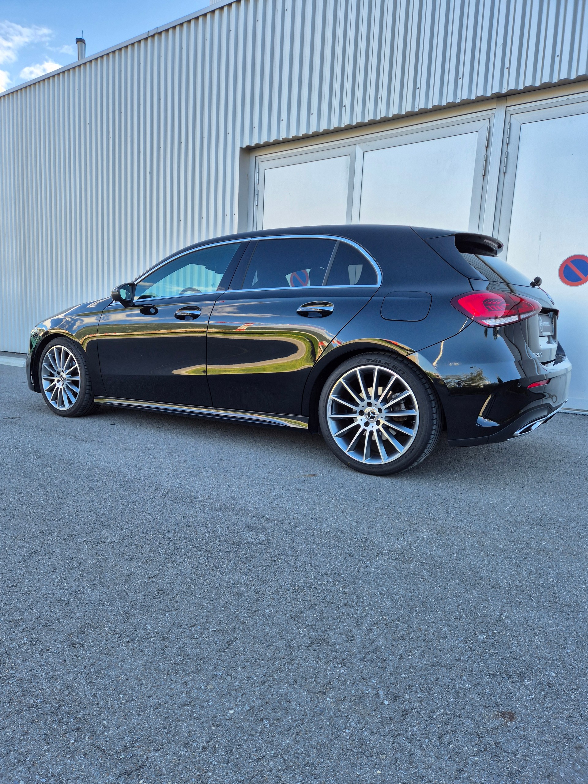 MERCEDES-BENZ A 200 AMG Line 7G-DCT-image-6