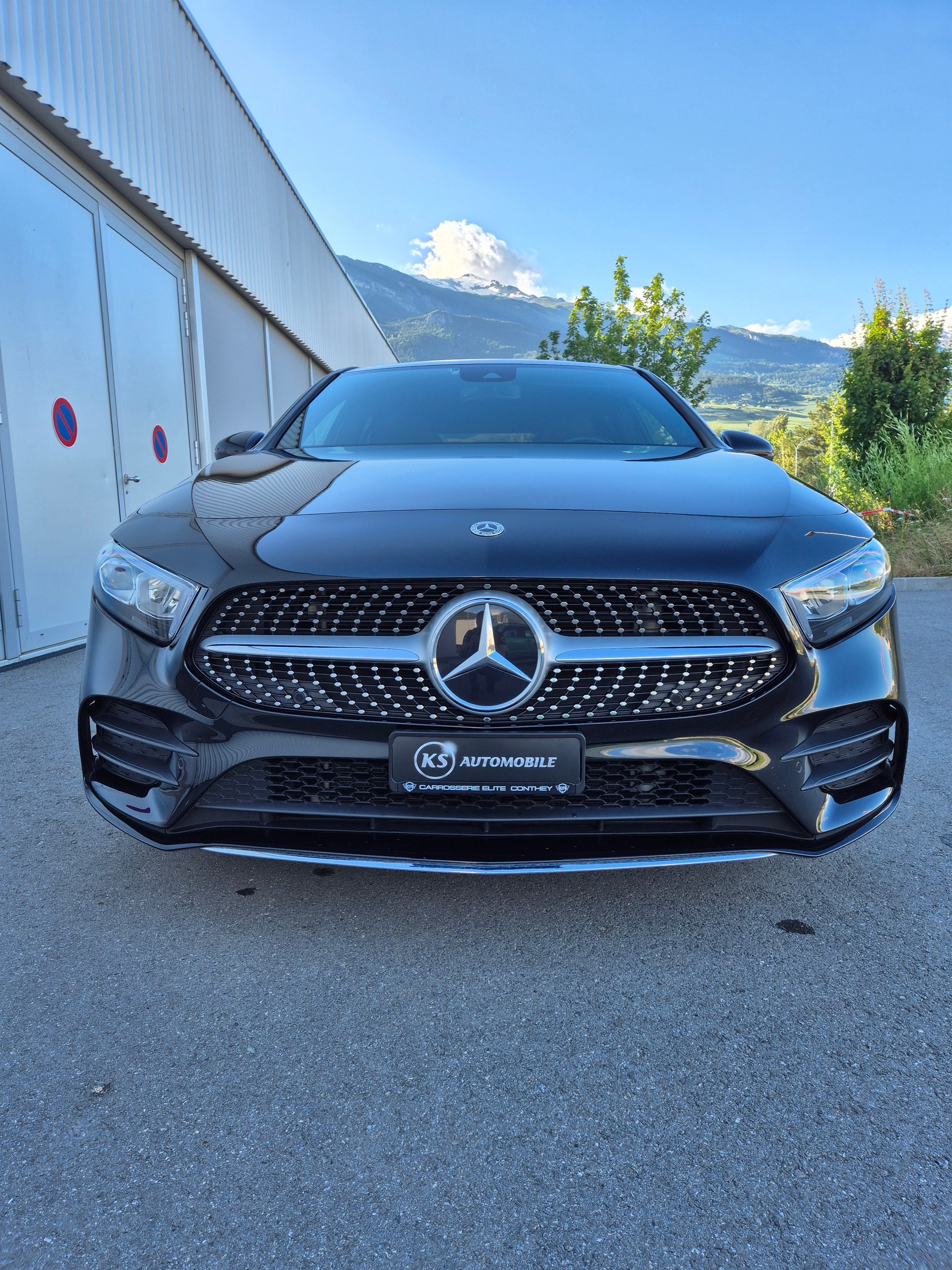 MERCEDES-BENZ A 200 AMG Line 7G-DCT-image-3