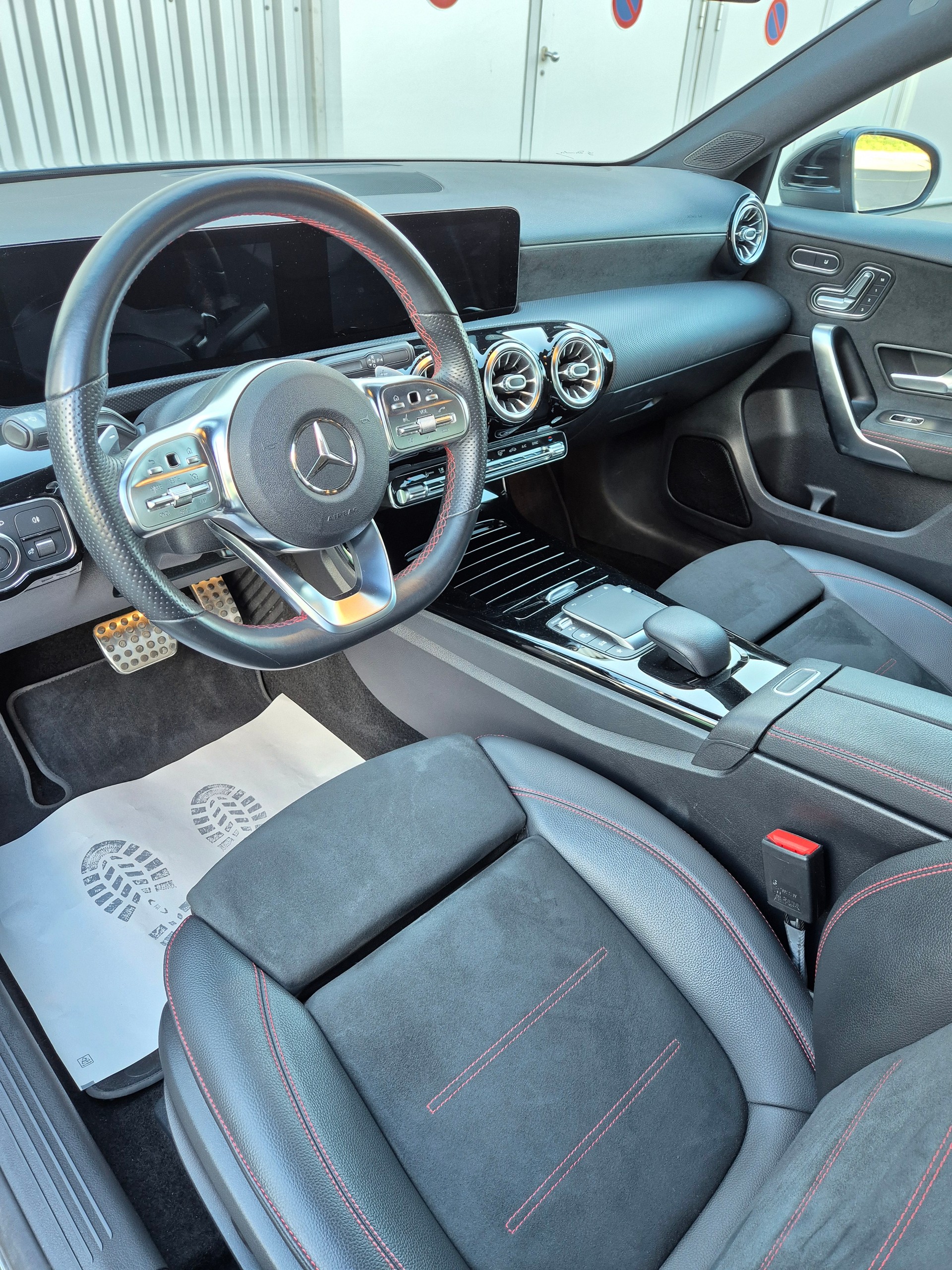 MERCEDES-BENZ A 200 AMG Line 7G-DCT-image-10