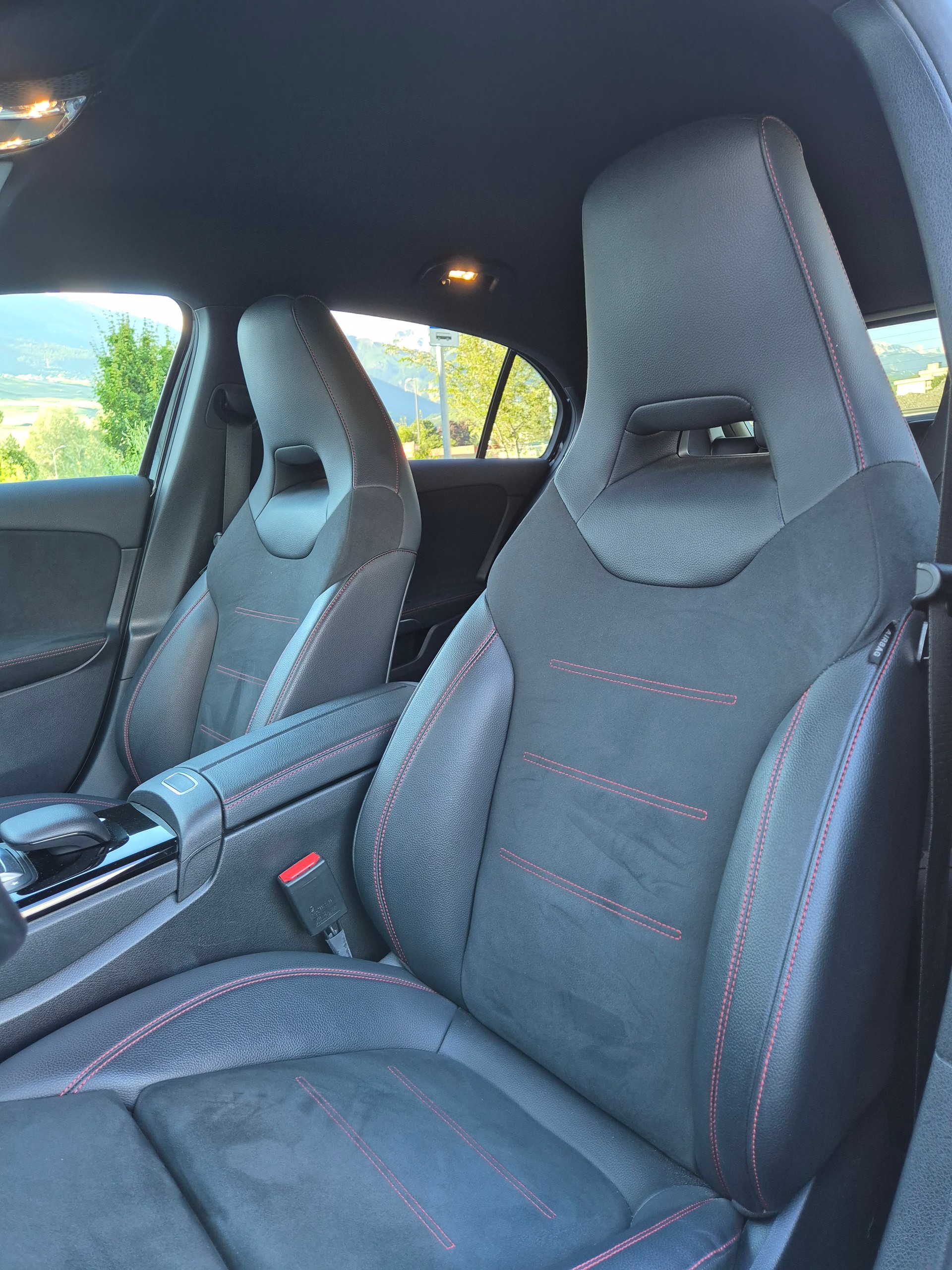 MERCEDES-BENZ A 200 AMG Line 7G-DCT-image-12