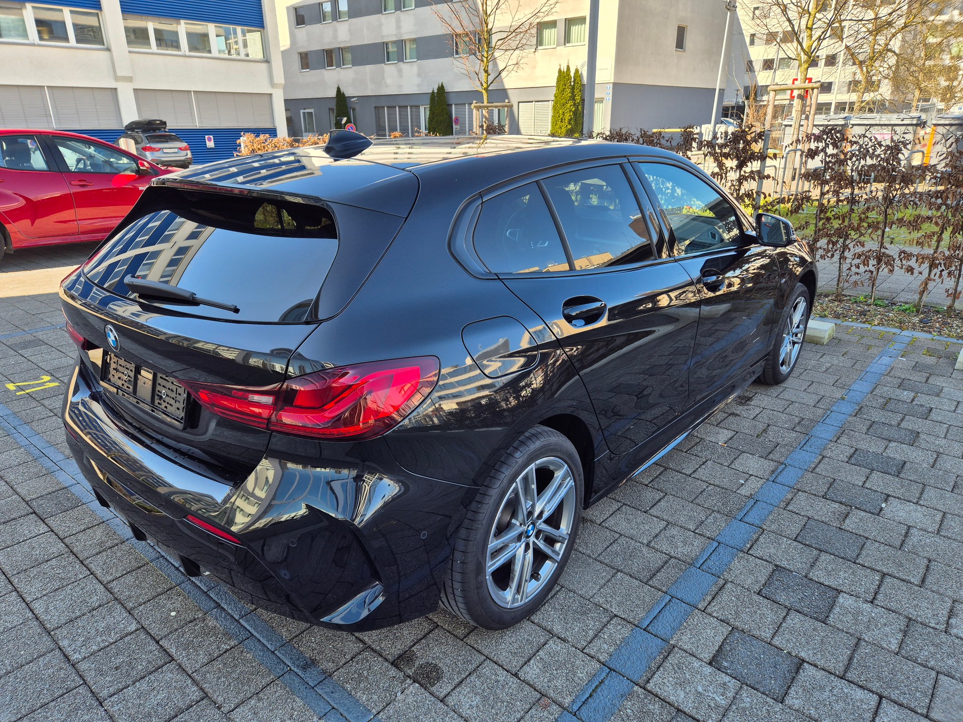 BMW 118i Pure M Sport Steptronic-image-3