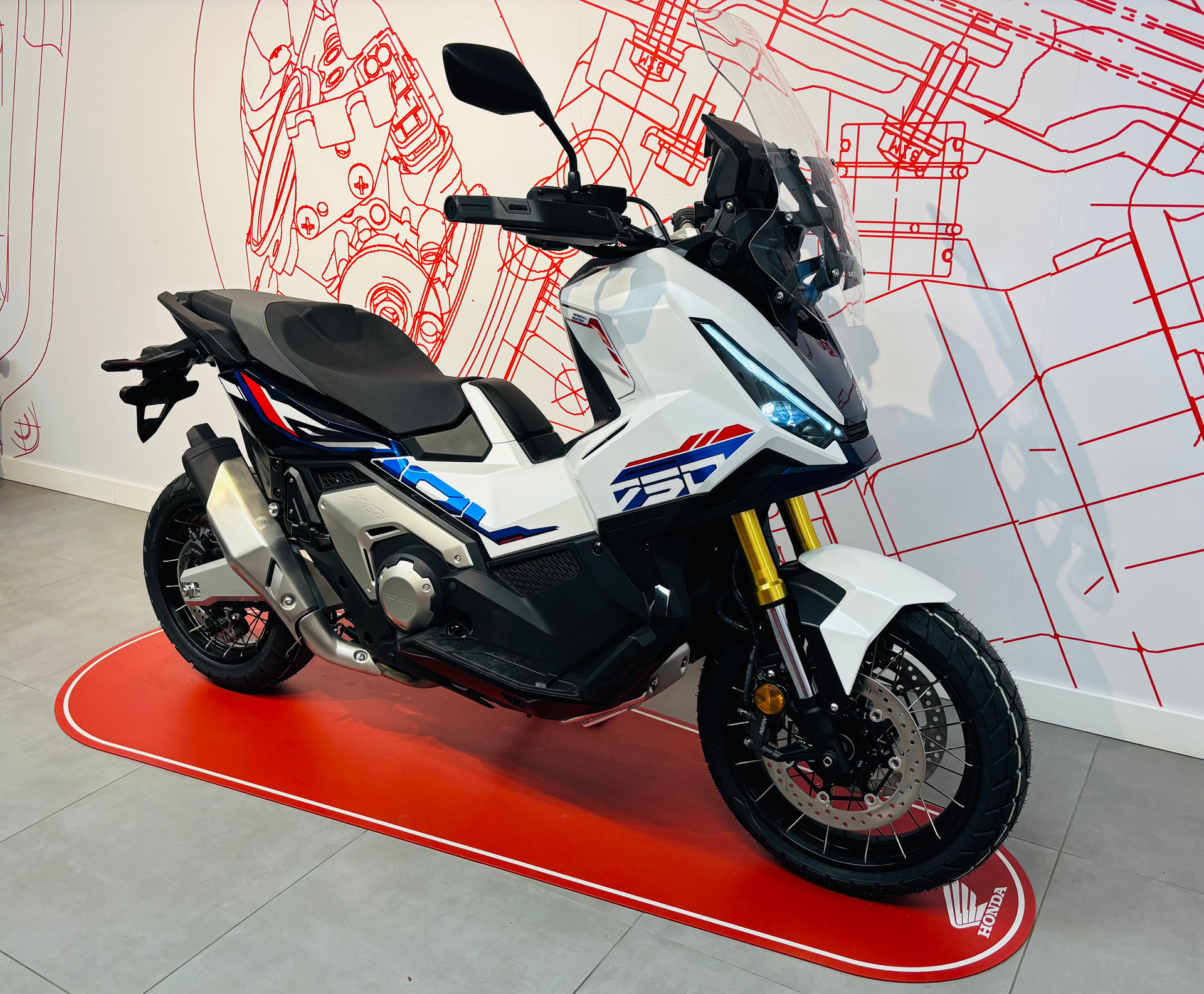 HONDA X-ADV 750-showroom-element-1