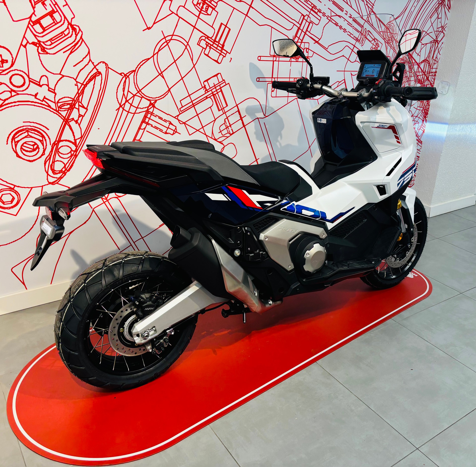HONDA X-ADV 750-showroom-element-2
