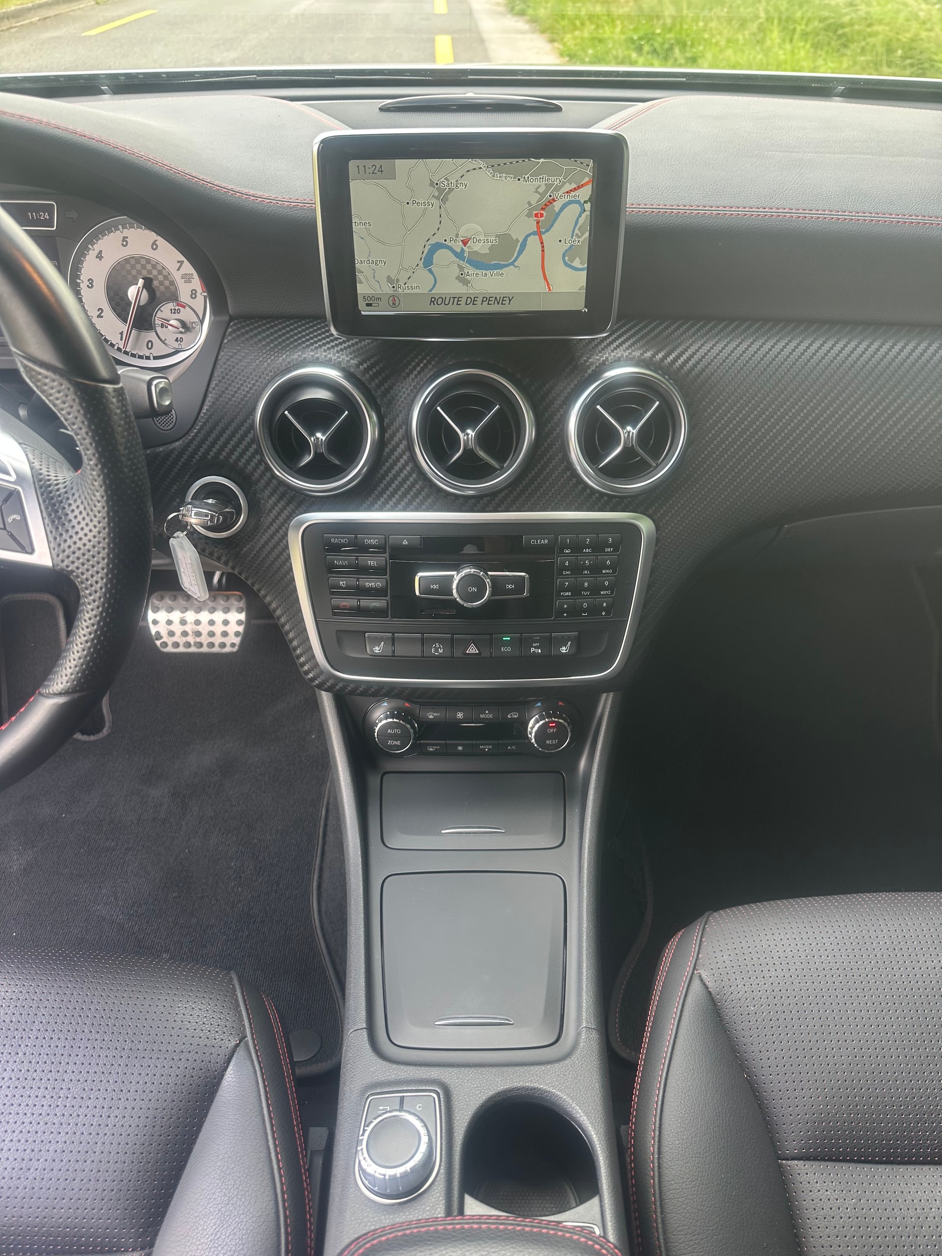 MERCEDES-BENZ A 250 AMG Line 7G-DCT-image-10