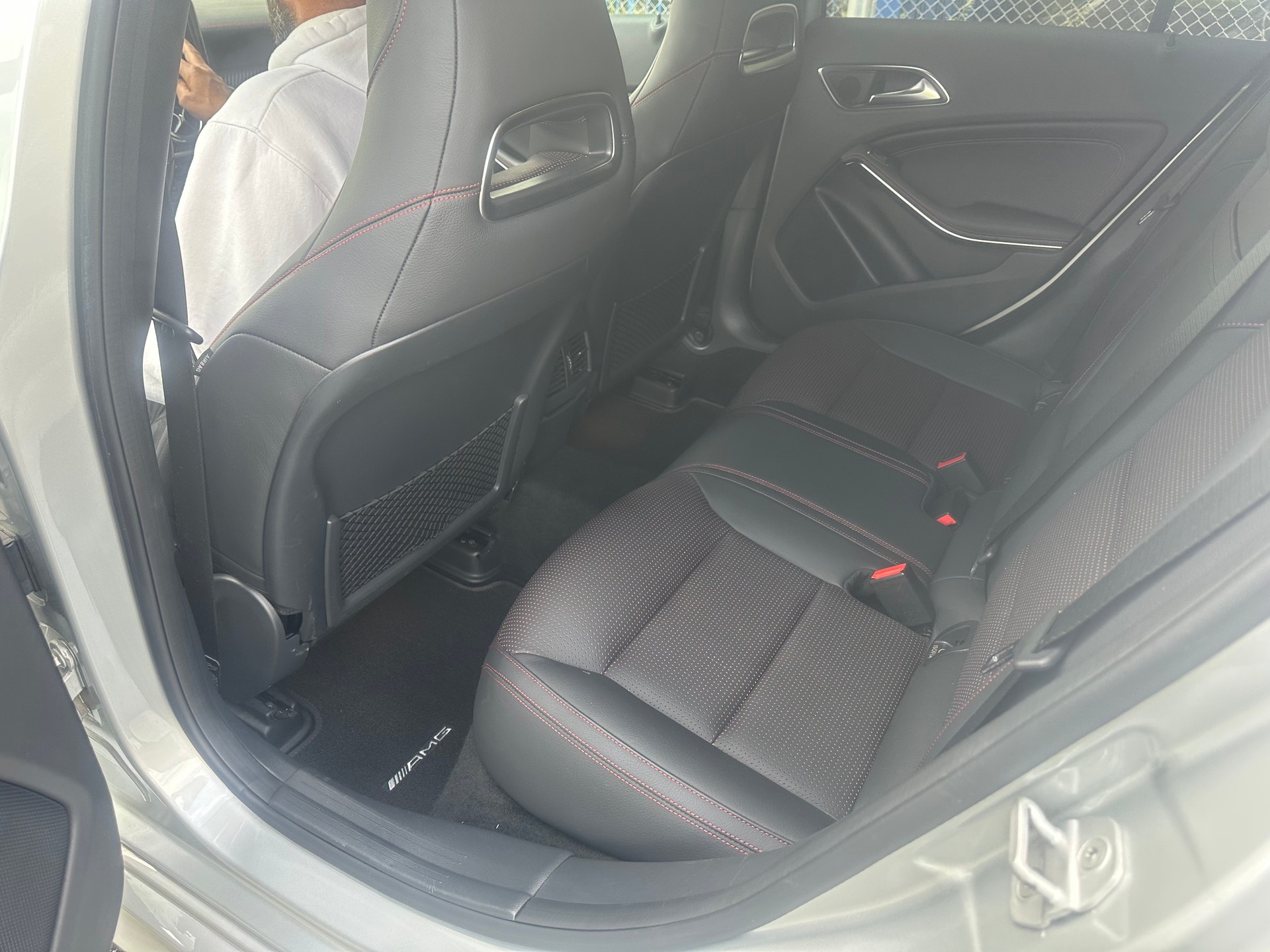 MERCEDES-BENZ A 250 AMG Line 7G-DCT-image-8