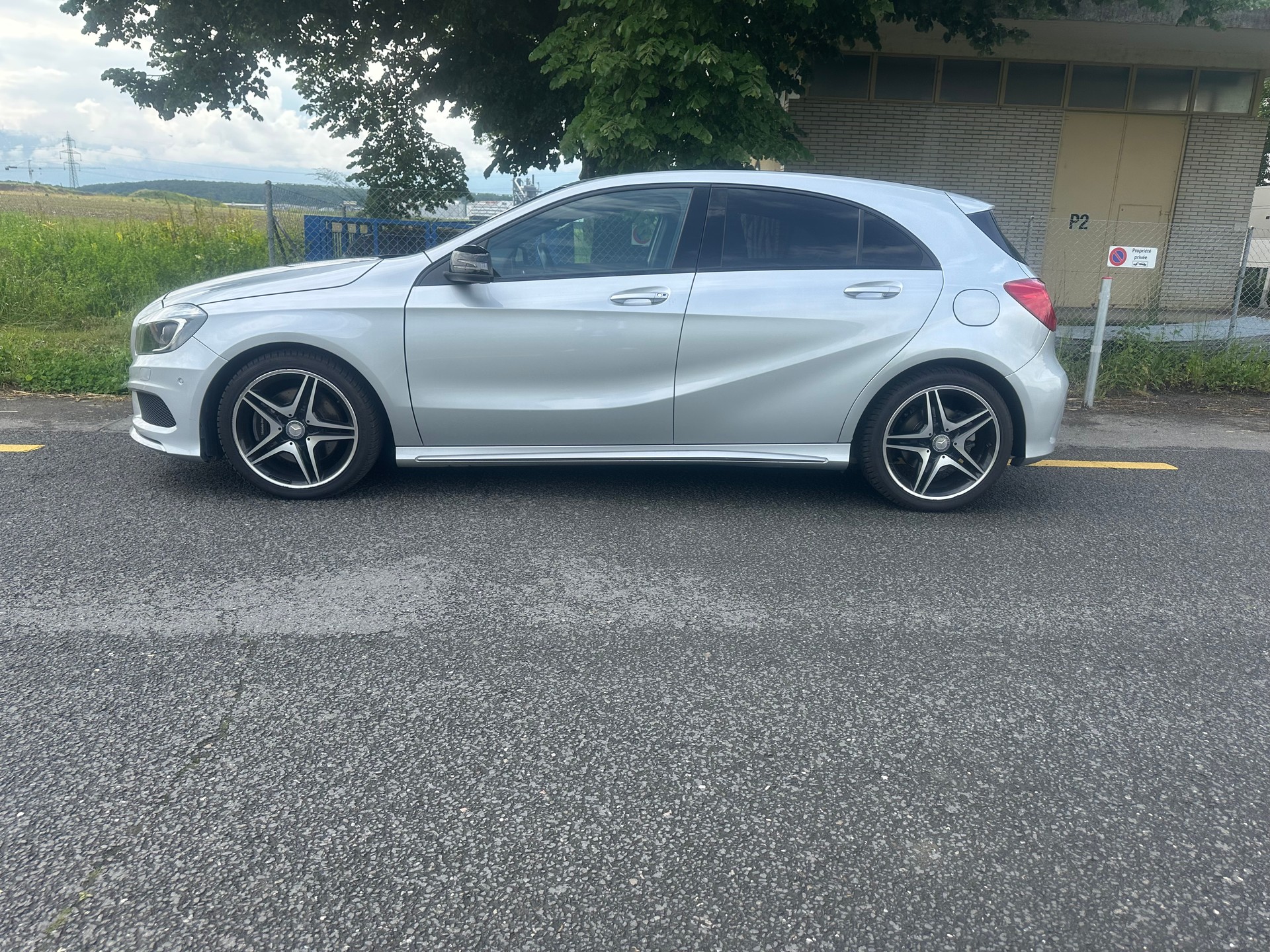 MERCEDES-BENZ A 250 AMG Line 7G-DCT-image-5
