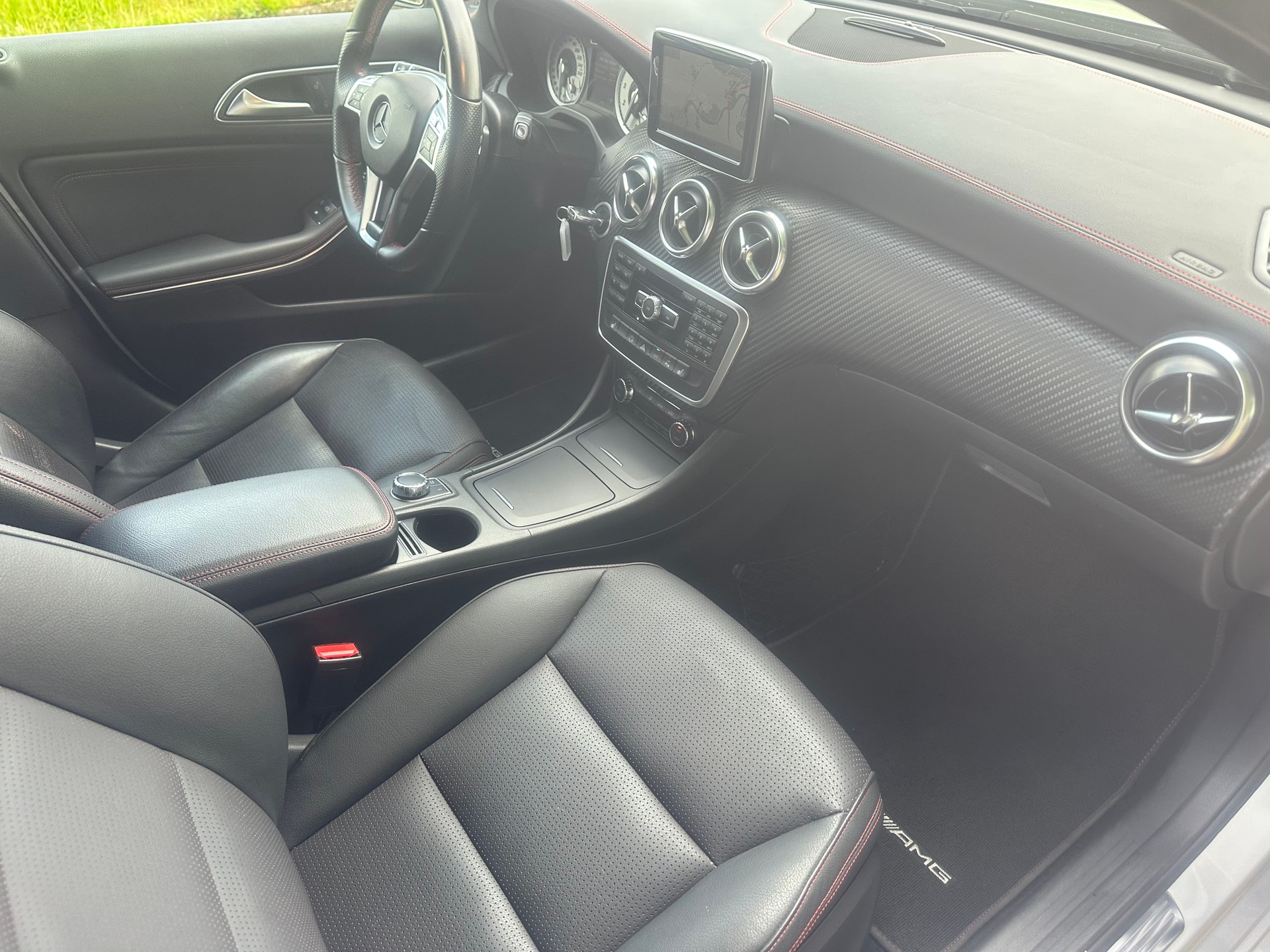 MERCEDES-BENZ A 250 AMG Line 7G-DCT-image-13