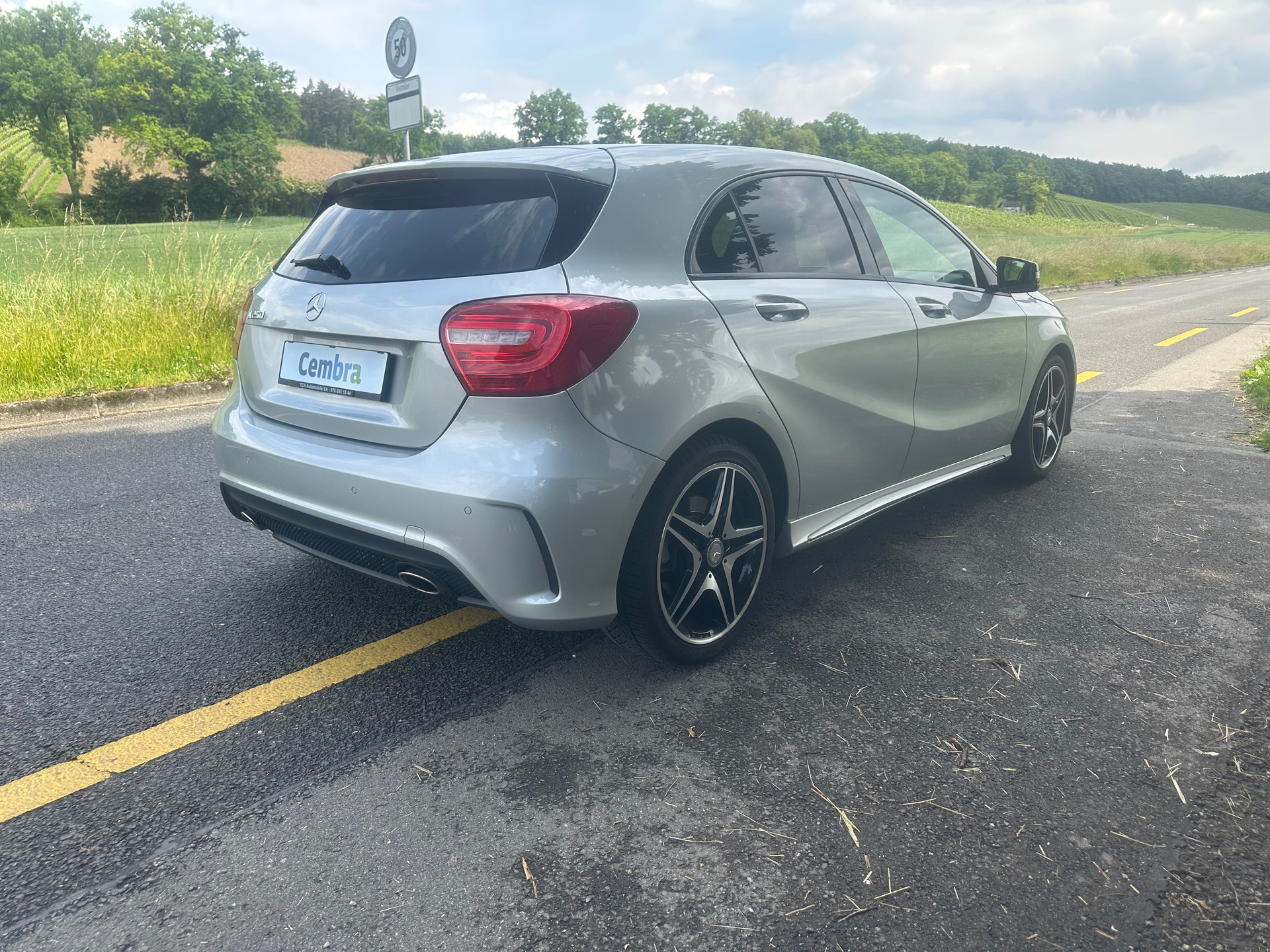 MERCEDES-BENZ A 250 AMG Line 7G-DCT-image-3