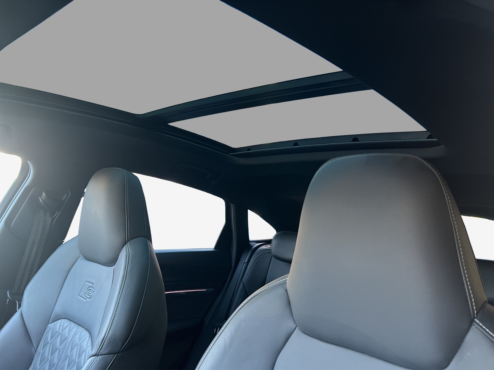 AUDI e-tron S Sportback quattro-image-15