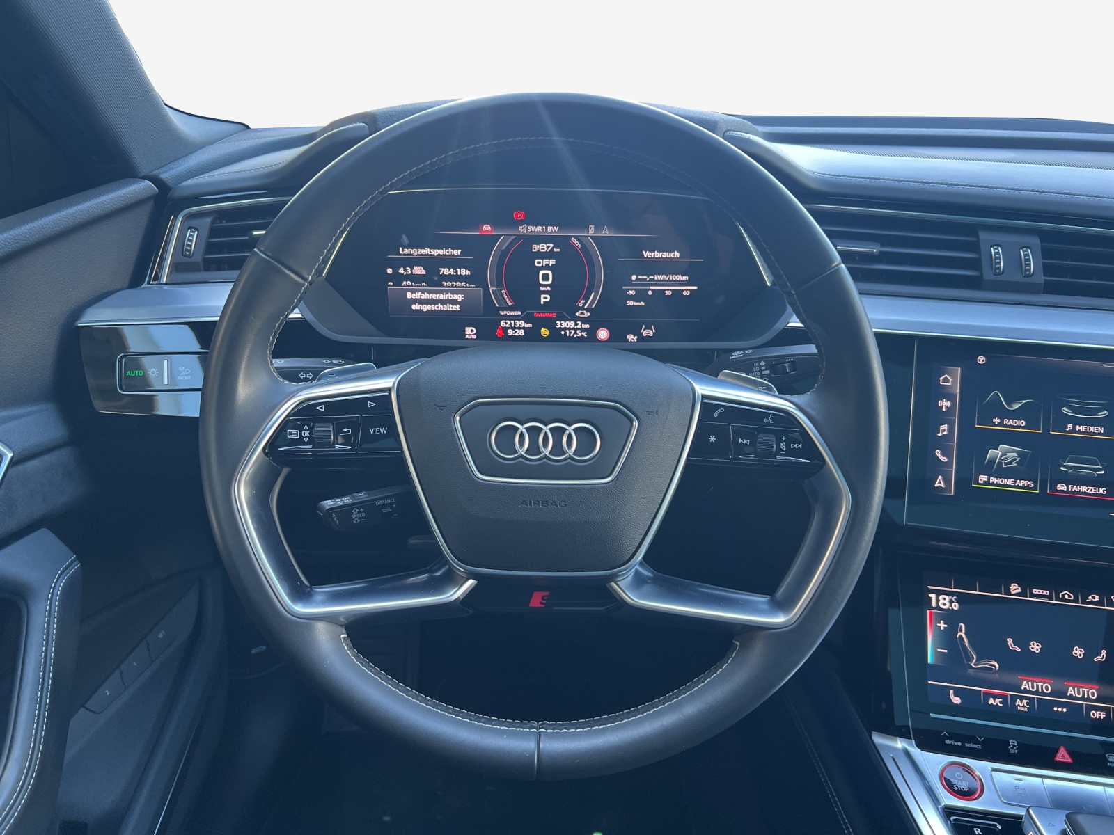 AUDI e-tron S Sportback quattro-image-9
