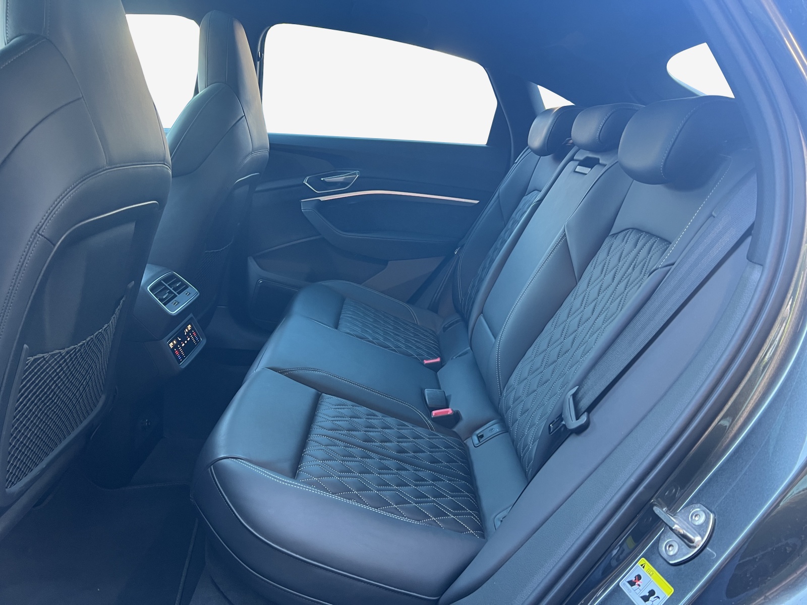 AUDI e-tron S Sportback quattro-image-12
