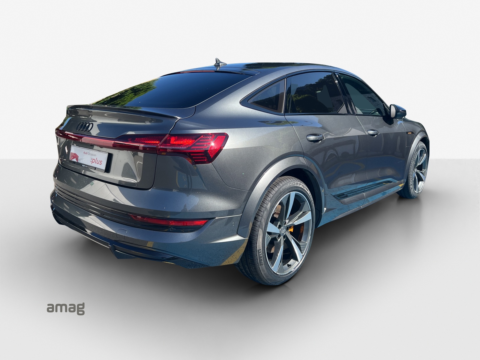 AUDI e-tron S Sportback quattro-image-5