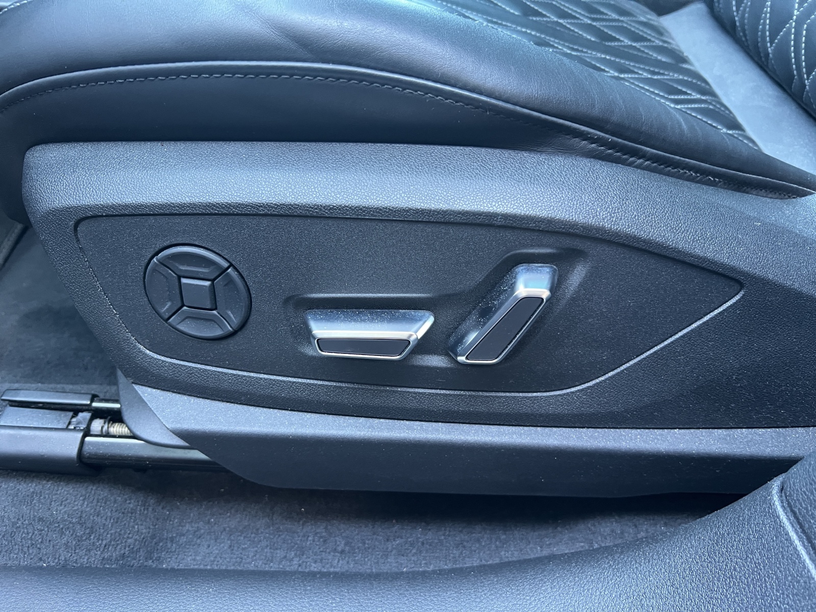 AUDI e-tron S Sportback quattro-image-16