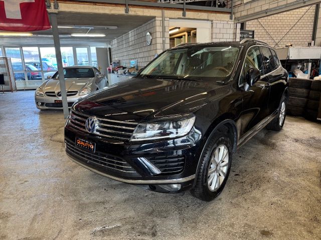 VW Touareg 3.0 TSI Hybrid Tiptronic-image-2