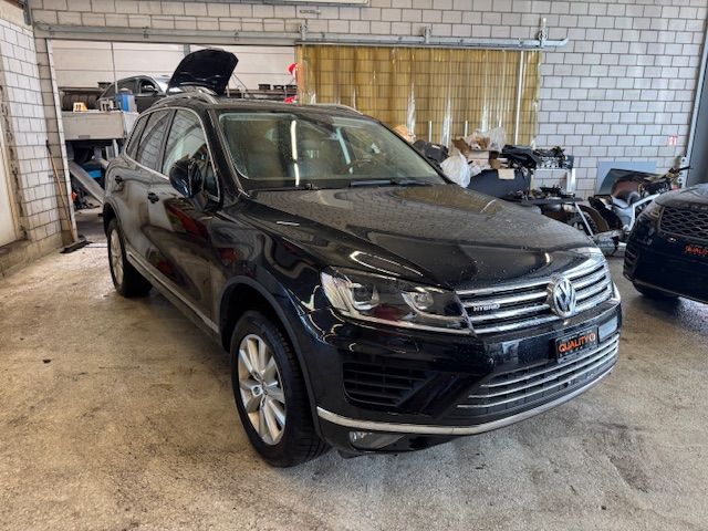 VW Touareg 3.0 TSI Hybrid Tiptronic-image-1
