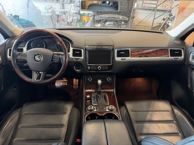 VW Touareg 3.0 TSI Hybrid Tiptronic-image-10