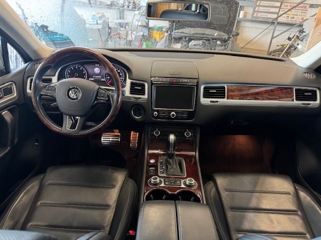 VW Touareg 3.0 TSI Hybrid Tiptronic-image-9