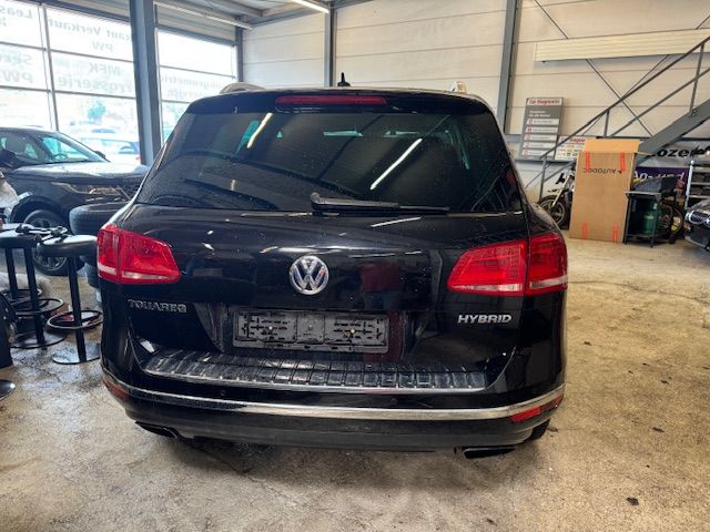 VW Touareg 3.0 TSI Hybrid Tiptronic-image-4