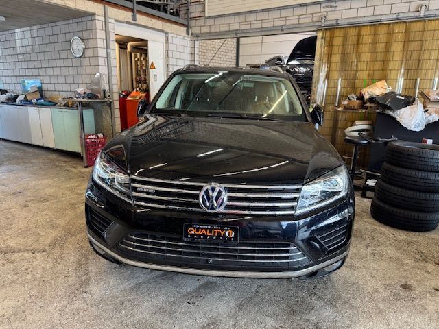 VW Touareg 3.0 TSI Hybrid Tiptronic-image-0
