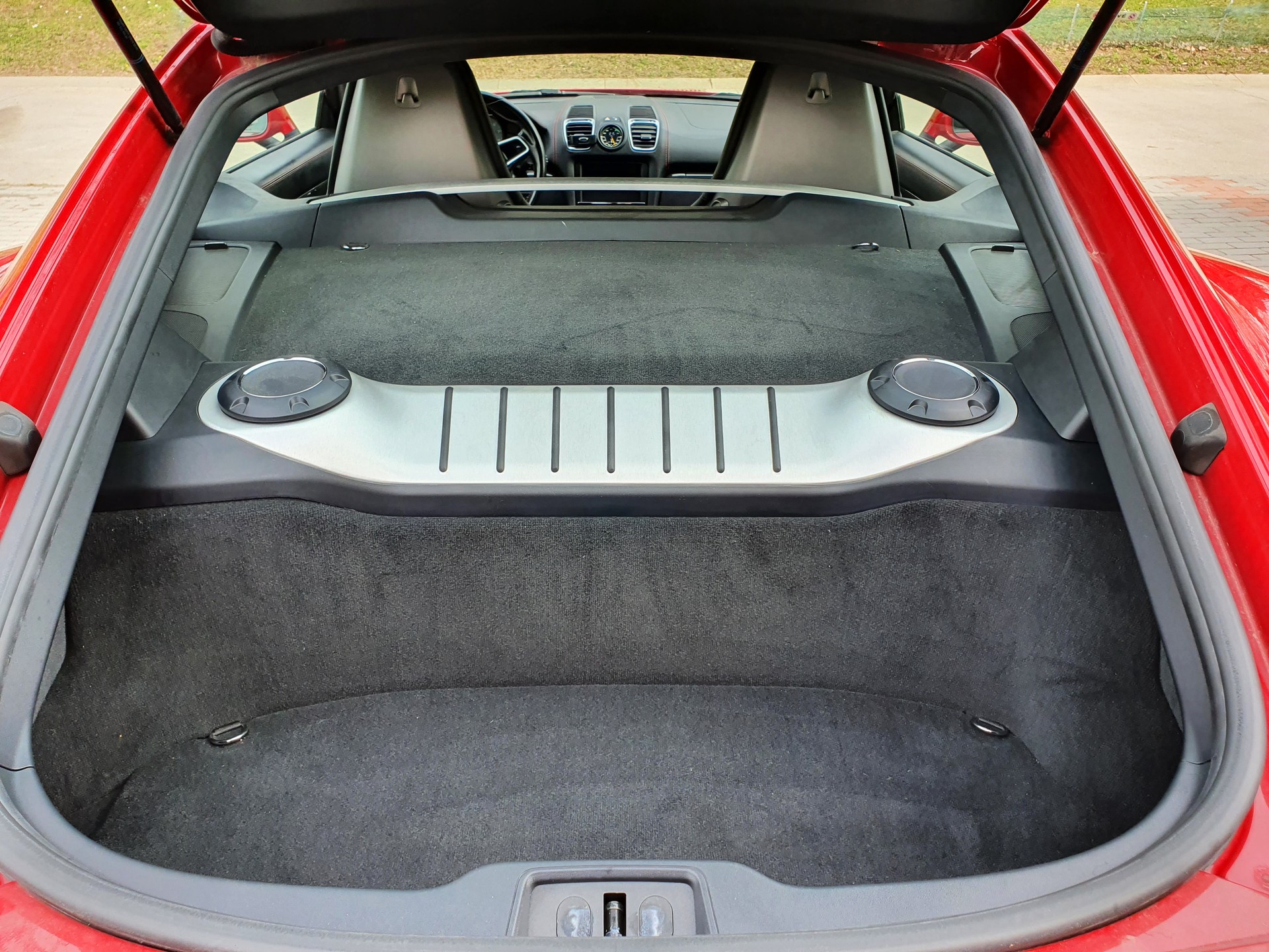 PORSCHE Cayman GT4-image-6