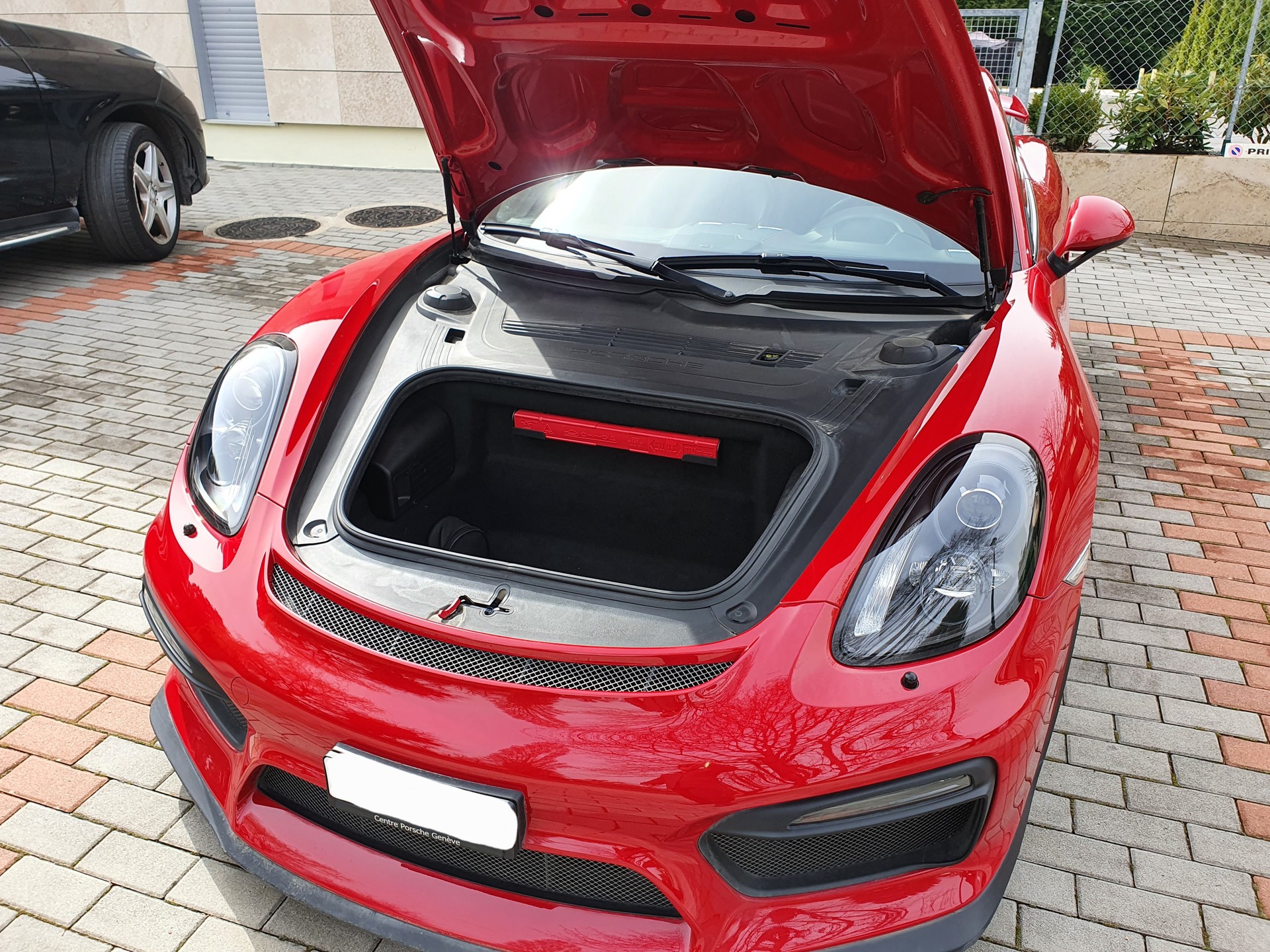 PORSCHE Cayman GT4-image-7