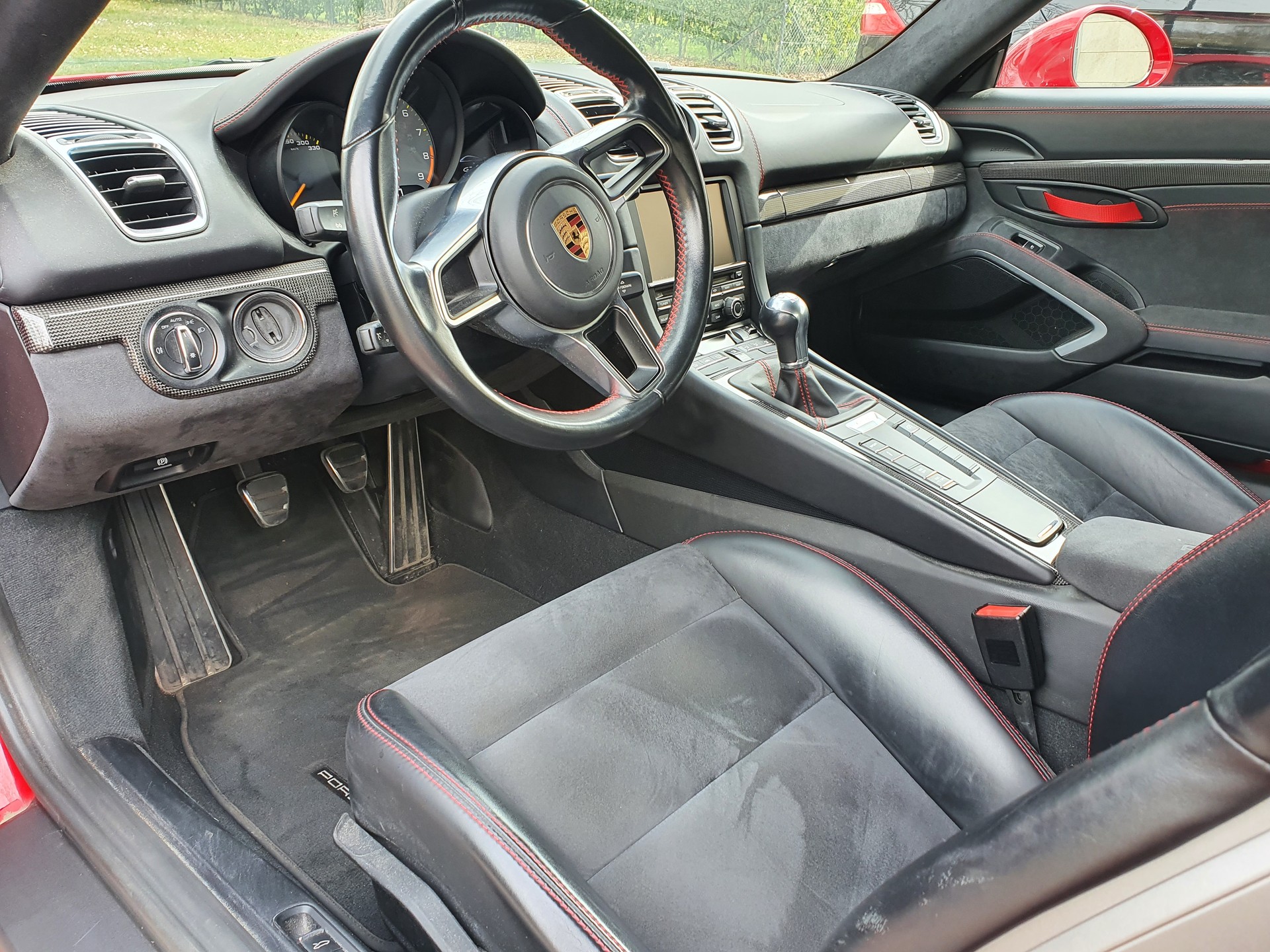 PORSCHE Cayman GT4-image-2
