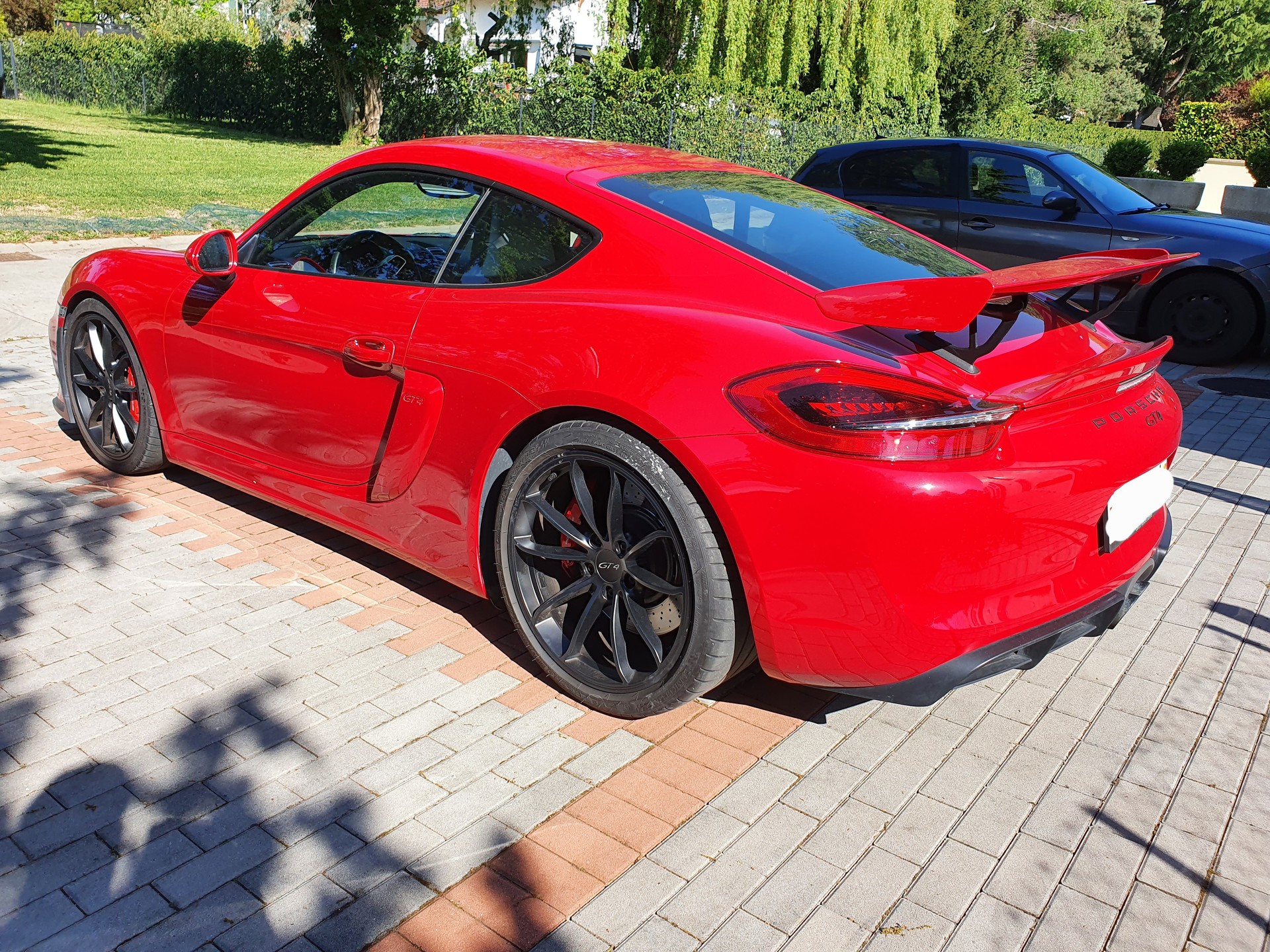PORSCHE Cayman GT4-image-1