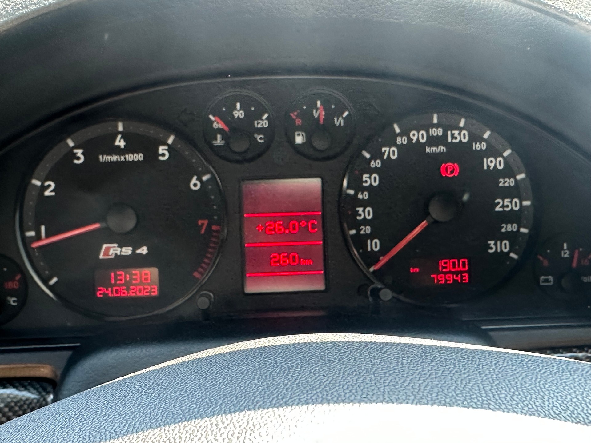 AUDI RS4 Avant quattro-image-9