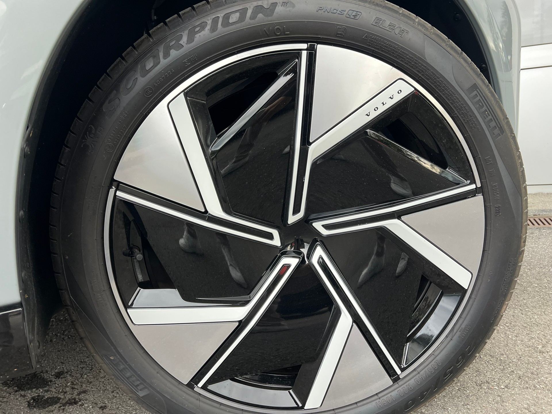 VOLVO EX90 Twin Performance 111 kWh Ultra AWD-image-13