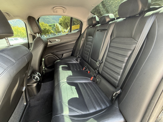 ALFA ROMEO Giulia 2.2 JTDM Veloce Q4-image-4