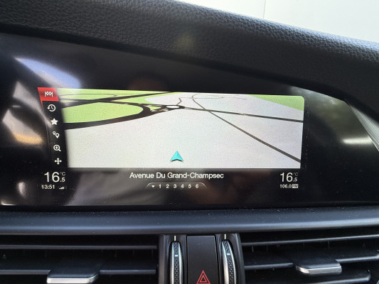 ALFA ROMEO Giulia 2.2 JTDM Veloce Q4-image-8