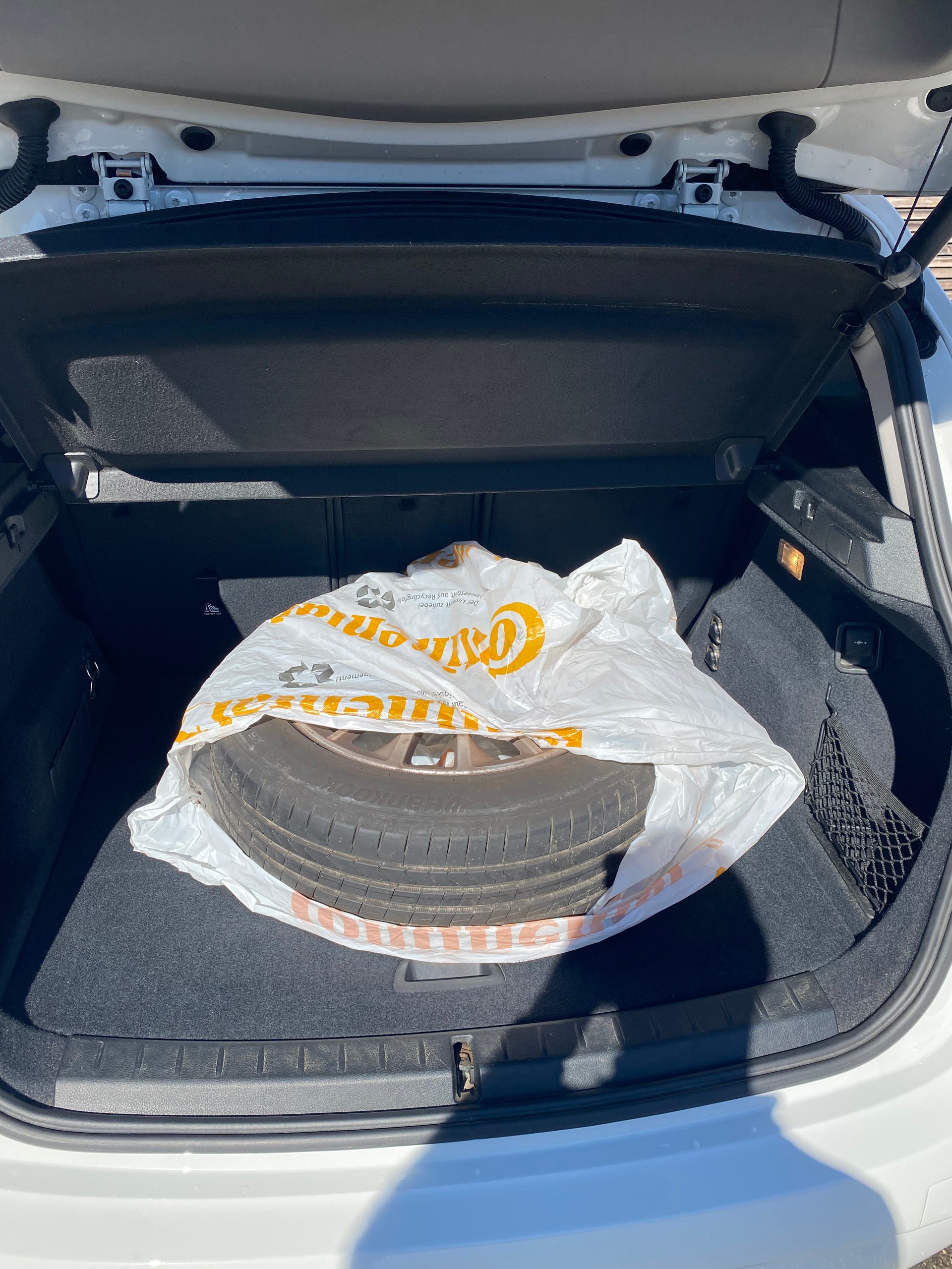 BMW 218i Active Tourer DKG Essential Edition-image-14
