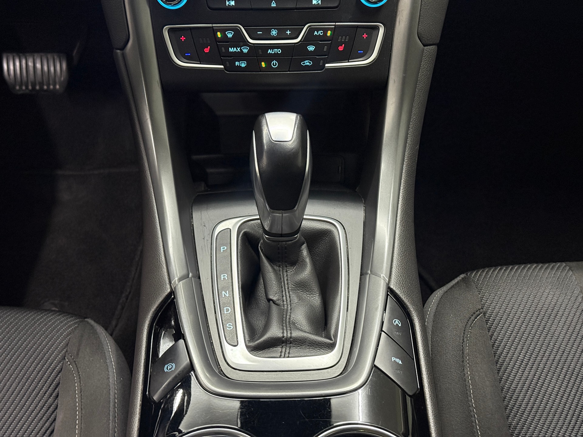 FORD Mondeo 2.0 TDCi Titanium PowerShift-image-13