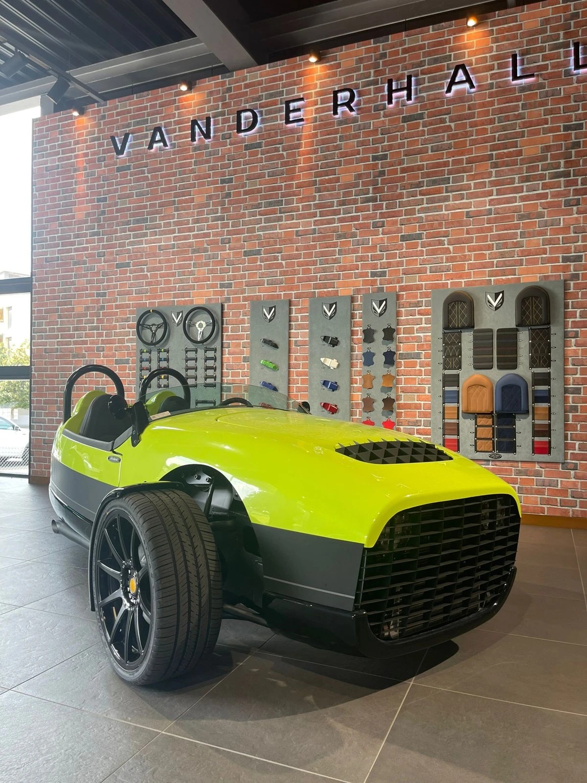 VANDERHALL Carmel Black Jack