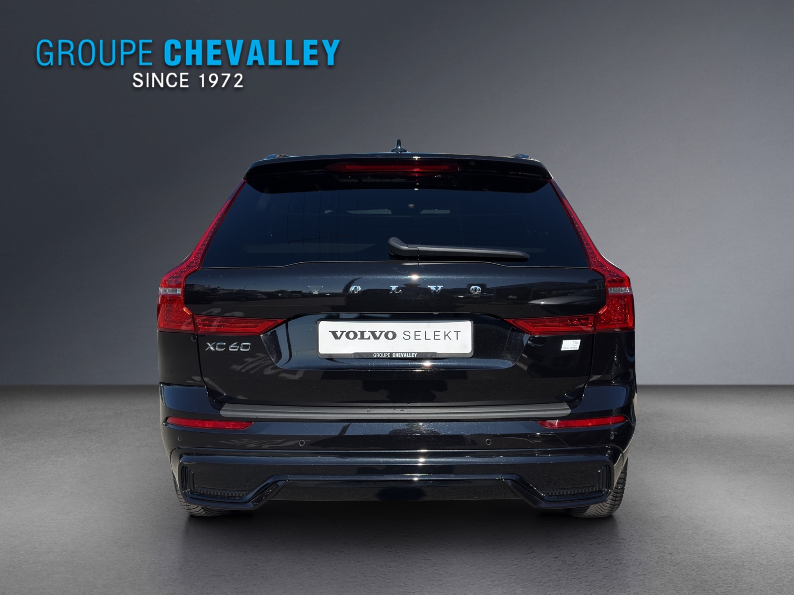 VOLVO XC60 T8 eAWD PluginHybrid Plus Dark Geartronic-image-4