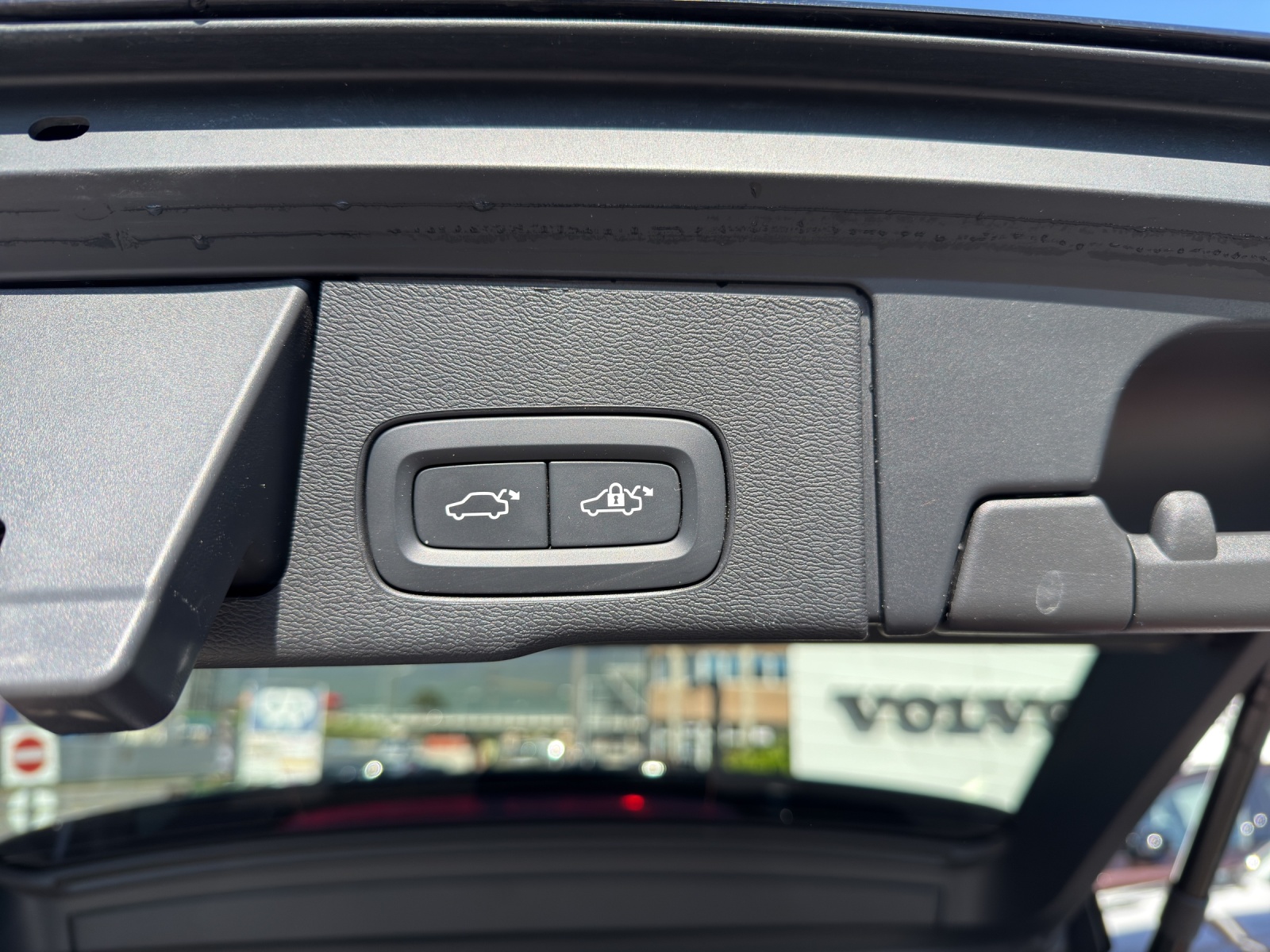 VOLVO XC60 T8 eAWD PluginHybrid Plus Dark Geartronic-image-16