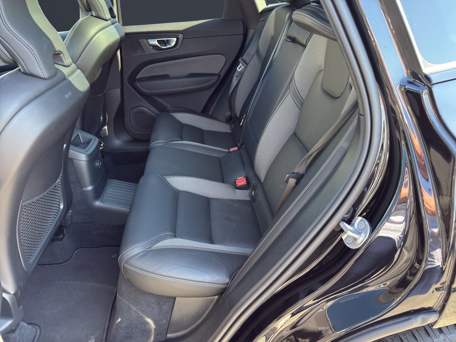 VOLVO XC60 T8 eAWD PluginHybrid Plus Dark Geartronic-image-11