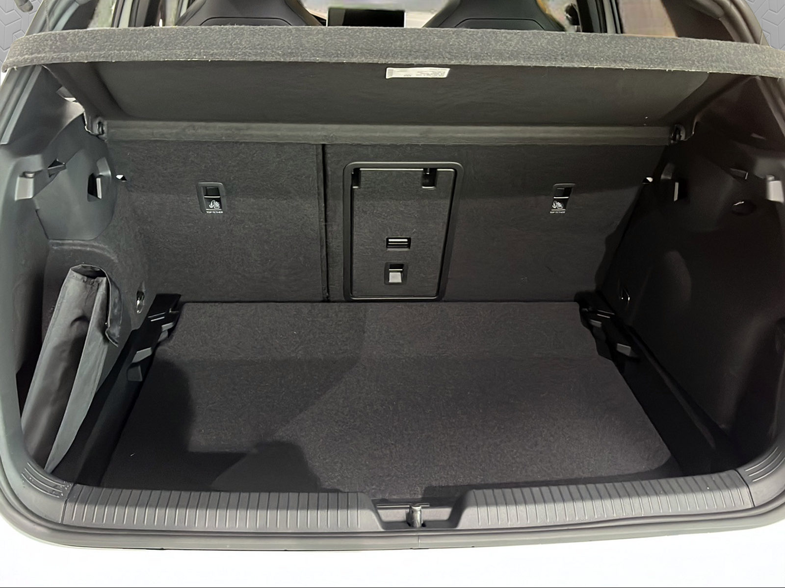 VW Golf 1.5 e TSI mHEV R-Line DSG-image-13