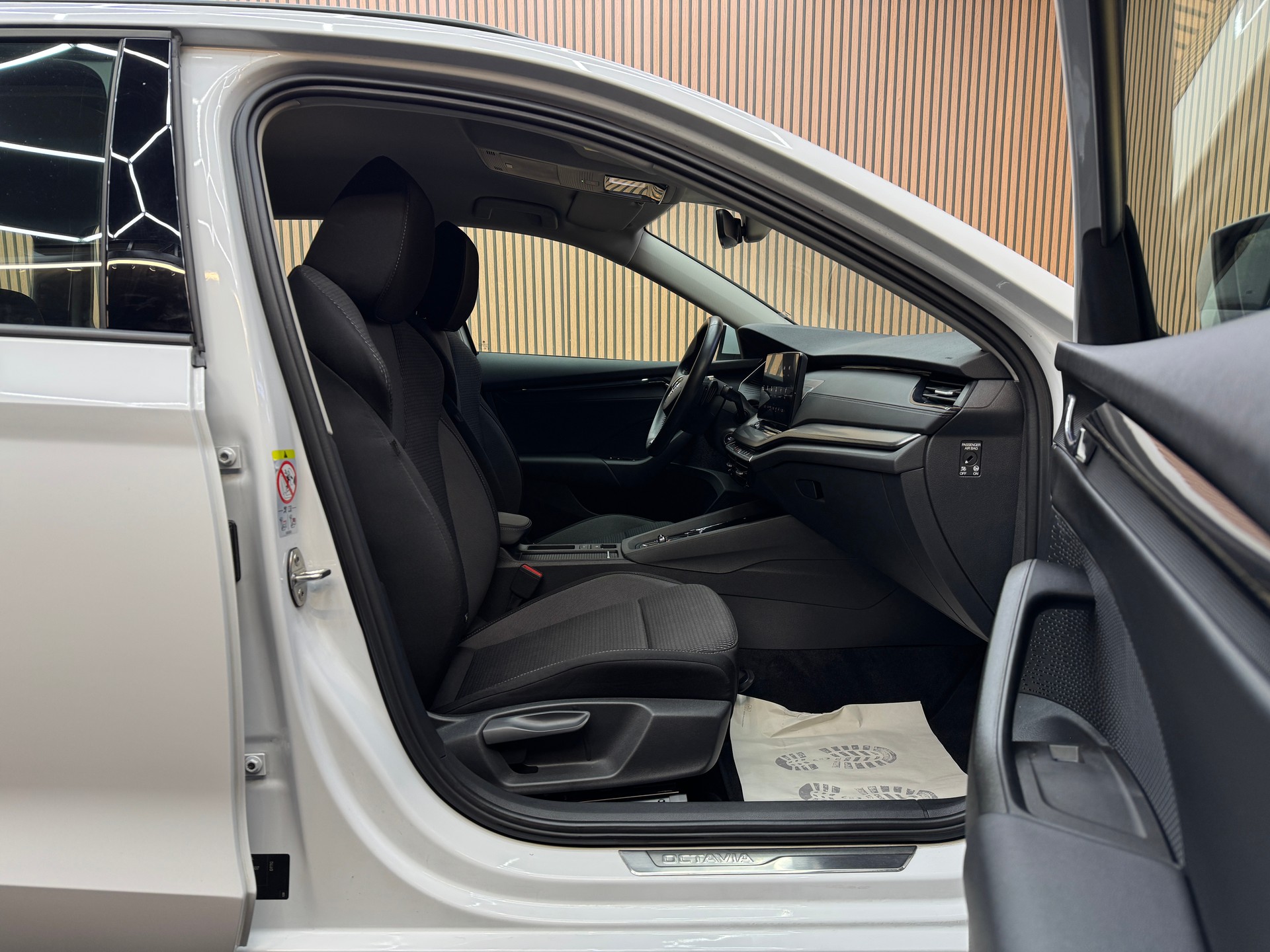 SKODA Octavia Combi 2.0 TDI 150 Ambition DSG *ab CHF 249.-/ Monat*-image-10