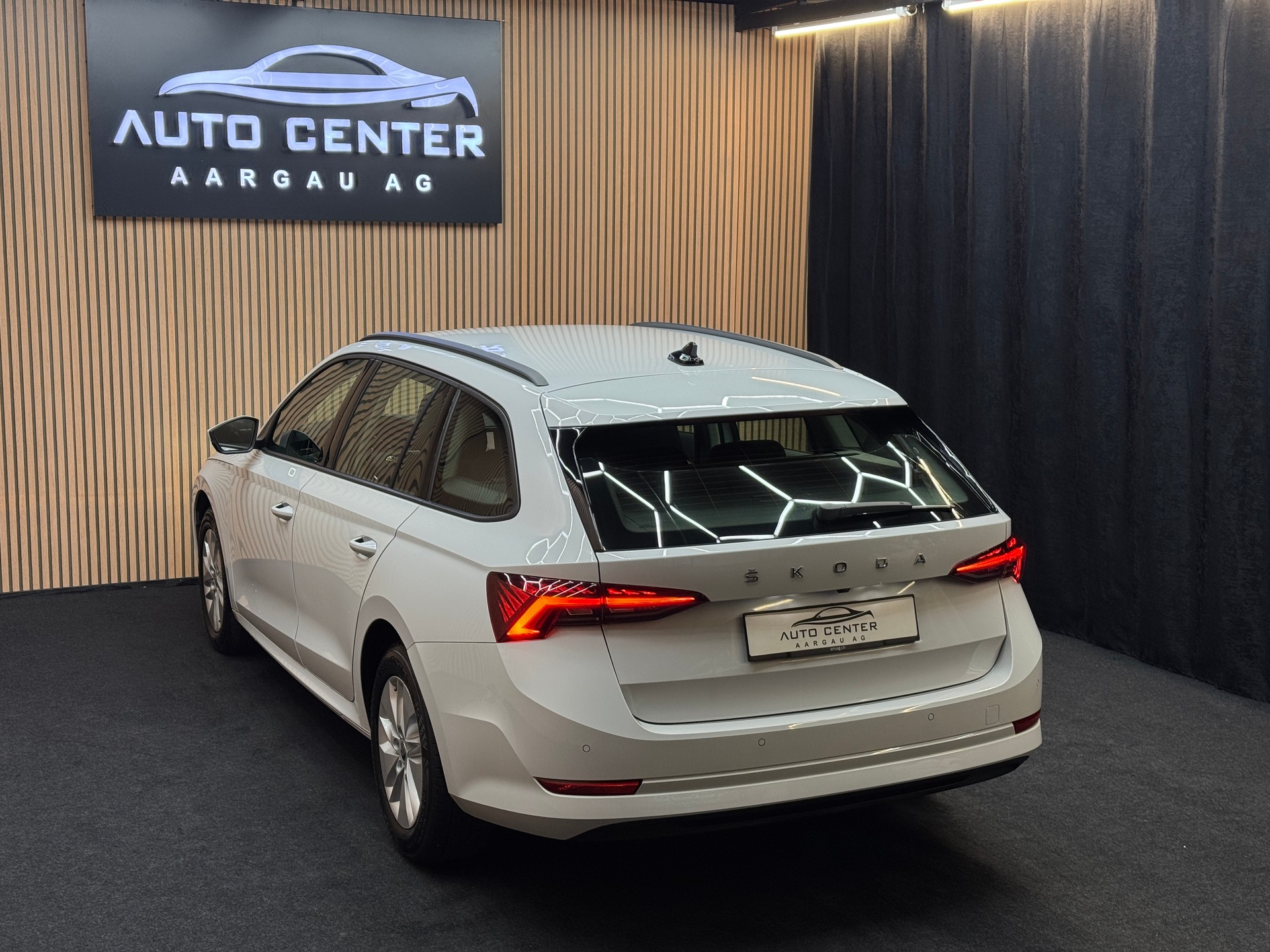 SKODA Octavia Combi 2.0 TDI 150 Ambition DSG *ab CHF 249.-/ Monat*-image-2