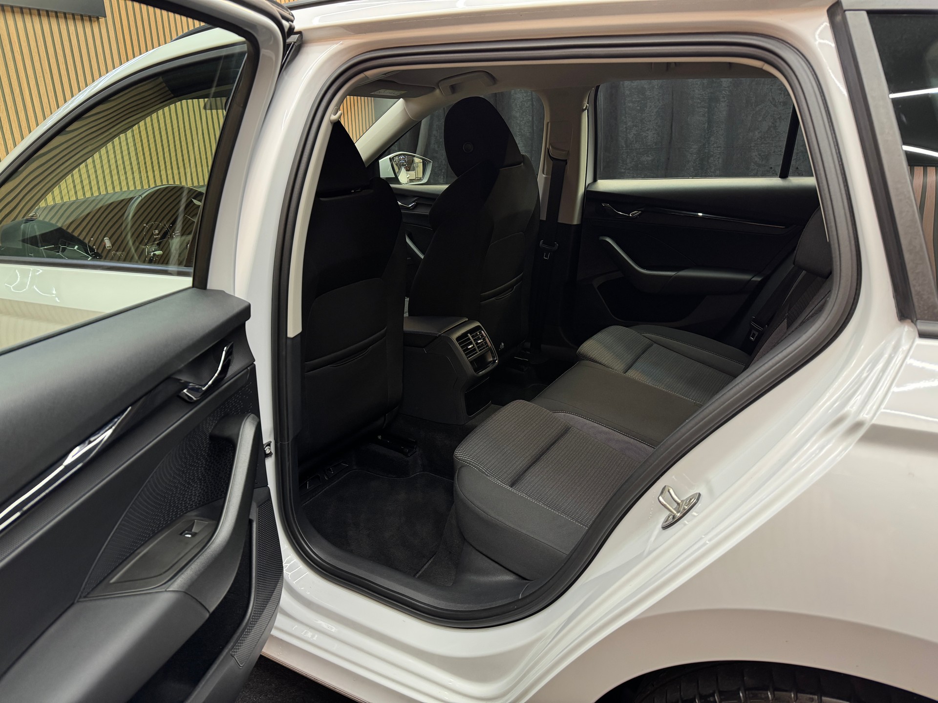 SKODA Octavia Combi 2.0 TDI 150 Ambition DSG *ab CHF 249.-/ Monat*-image-9