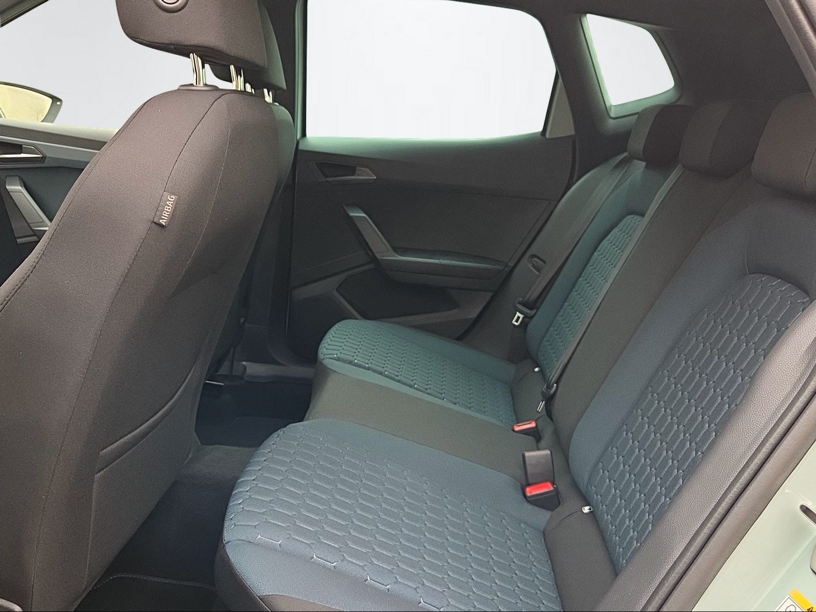 SEAT Arona 1.0 TSI 115 Style DSG-image-8