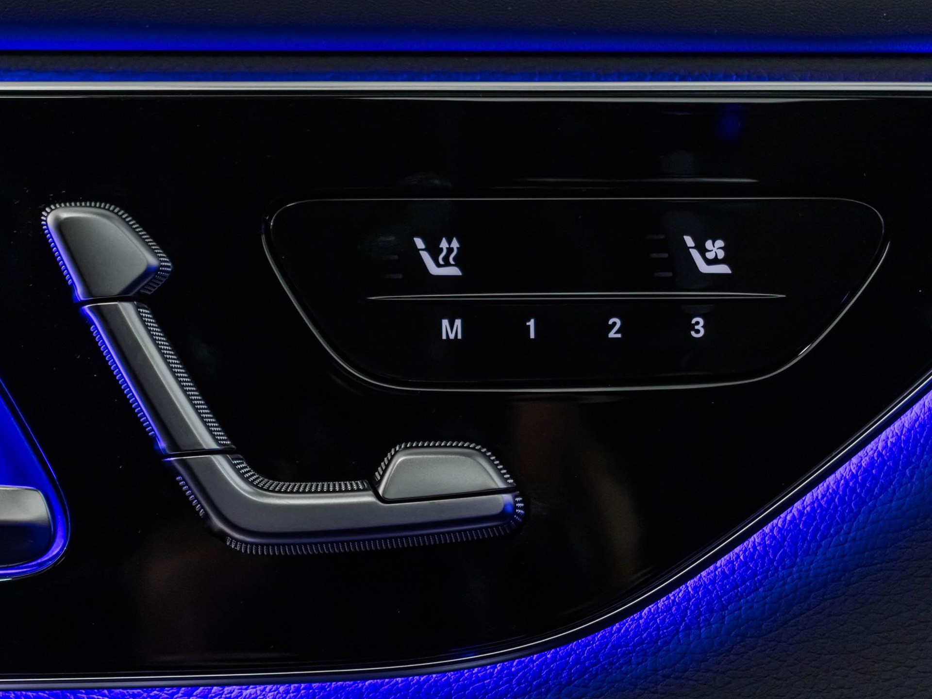 MERCEDES-BENZ GLC 300 4MATIC-image-12