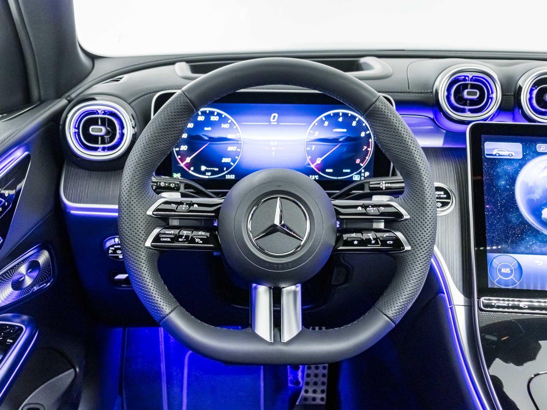 MERCEDES-BENZ GLC 300 4MATIC-image-11